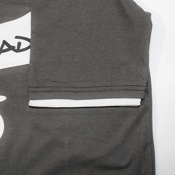 polera charada gris oscuro con logo charada polera charada gris oscuro con logo charada